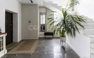 Дом 284м&sup2;, 2-этажный, участок 9 сот.  