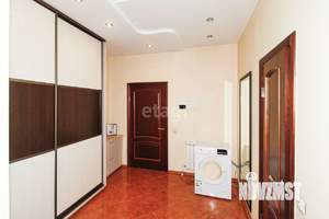 Дом 264м², 3-этажный, участок 14 сот.  