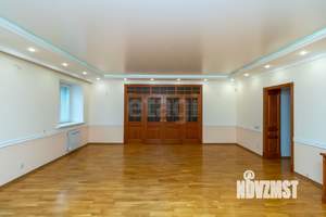 Дом 242м², 3-этажный, участок 15 сот.  
