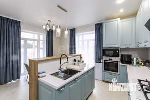 Дом 220м², 2-этажный, участок 10 сот.  
