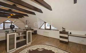 Дом 275м&sup2;, 3-этажный, участок 6 сот.  