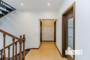 Дом 250м², 3-этажный, участок 10 сот.  