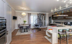 Дом 284м&sup2;, 2-этажный, участок 9 сот.  