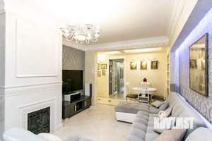 Дом 381м&sup2;, 3-этажный, участок 6 сот.  