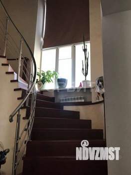 Дом 274м², 2-этажный, участок 15 сот.  