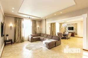 Дом 353м&sup2;, 2-этажный, участок 15 сот.  