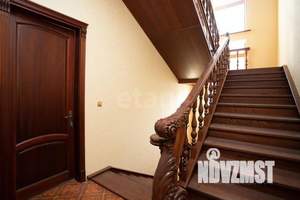 Дом 700м², 3-этажный, участок 16 сот.  