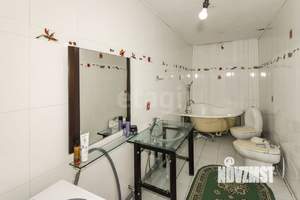 Дом 303м&sup2;, 3-этажный, участок 7 сот.  