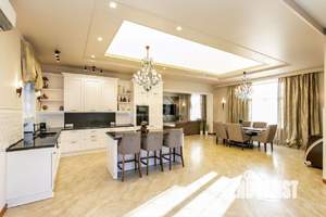 Дом 353м&sup2;, 2-этажный, участок 15 сот.  