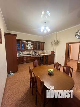 Дом 400м², 3-этажный, участок 13 сот.  