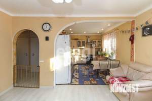 Дом 192м², 3-этажный, участок 3 сот.  