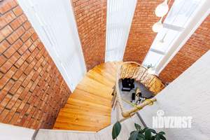 Дом 180м&sup2;, 2-этажный, участок 5 сот.  