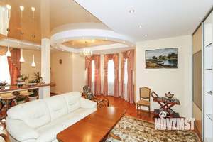 Дом 264м², 3-этажный, участок 14 сот.  