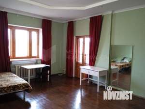 Коттедж 490м², 2-этажный, участок 15 сот.  