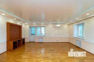 Дом 242м², 3-этажный, участок 15 сот.  