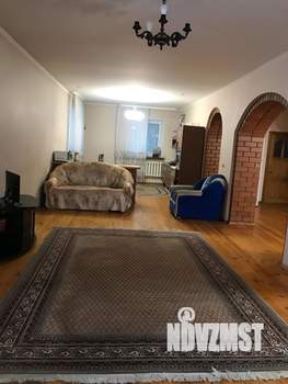 Коттедж 364м², 3-этажный, участок 15 сот.  