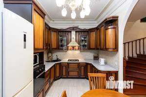 Дом 294м&sup2;, 3-этажный, участок 10 сот.  