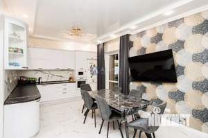 Дом 200м², 2-этажный, участок 6 сот.  