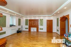 Дом 242м², 3-этажный, участок 15 сот.  