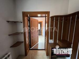 Дом 242м², 3-этажный, участок 15 сот.  