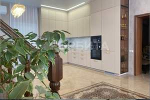 Дом 200м&sup2;, 2-этажный, участок 0 сот.  