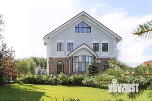 Коттедж 300м&sup2;, 2-этажный, участок 20 сот.  