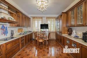 Дом 347м&sup2;, 2-этажный, участок 11 сот.  