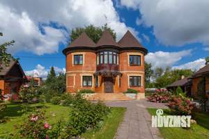 Дом 356м&sup2;, 2-этажный, участок 21 сот.  