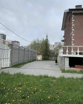 Дом 353м&sup2;, 2-этажный, участок 10 сот.  