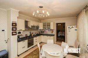 Дом 726м&sup2;, 3-этажный, участок 13 сот.  