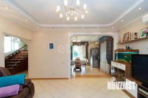 Дом 220м², 2-этажный, участок 10 сот.  