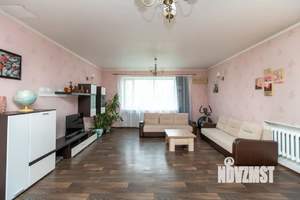 Дом 291м&sup2;, 3-этажный, участок 13 сот.  