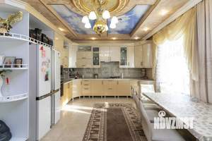 Дом 240м&sup2;, 3-этажный, участок 5 сот.  