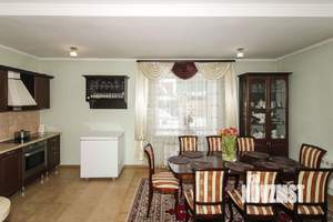 Дом 180м&sup2;, 2-этажный, участок 8 сот.  