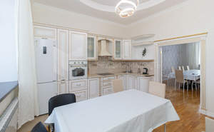 Дом 382м&sup2;, 3-этажный, участок 15 сот.  