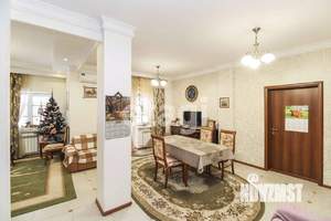 Дом 272м², 2-этажный, участок 15 сот.  