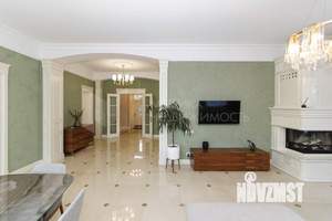 Коттедж 300м&sup2;, 2-этажный, участок 20 сот.  