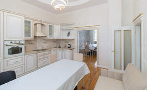 Дом 382м&sup2;, 3-этажный, участок 15 сот.  