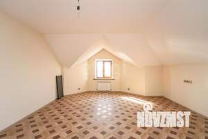 Дом 700м², 3-этажный, участок 16 сот.  
