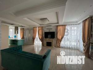 Дом 291м&sup2;, 2-этажный, участок 7 сот.  