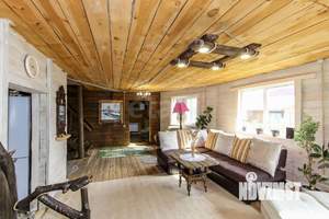 Дом 220м&sup2;, 2-этажный, участок 10 сот.  