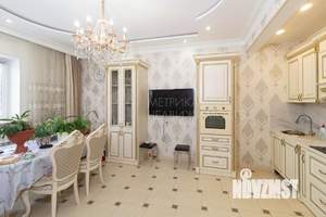 Коттедж 264м&sup2;, 3-этажный, участок 8 сот.  