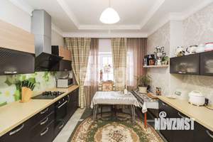 Дом 272м², 2-этажный, участок 15 сот.  