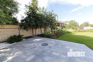 Дом 301м&sup2;, 2-этажный, участок 20 сот.  