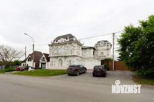 Дом 511м&sup2;, 3-этажный, участок 8 сот.  