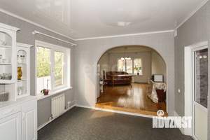 Дом 303м&sup2;, 3-этажный, участок 7 сот.  