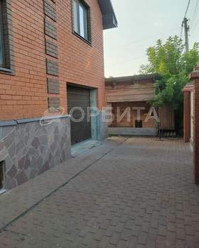 Дом 300м&sup2;, 2-этажный, участок 0 сот.  