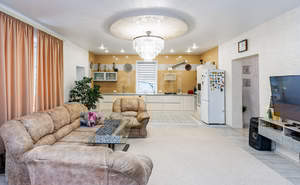 Дом 180м&sup2;, 2-этажный, участок 5 сот.  