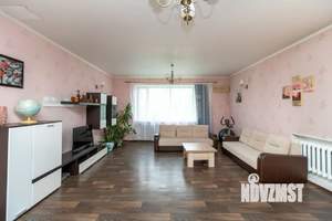 Дом 291м², 3-этажный, участок 13 сот.  