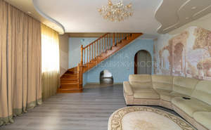 Дом 256м&sup2;, 2-этажный, участок 14 сот.  